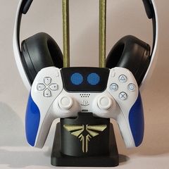 PS5 "The Last Of Us" controller and headset stand