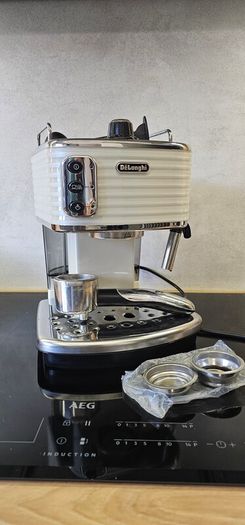 Delonghi coffee machine - Scultura