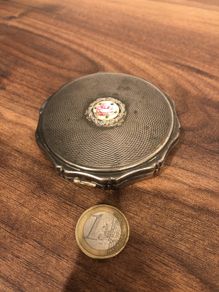 Vintage Kigu compact