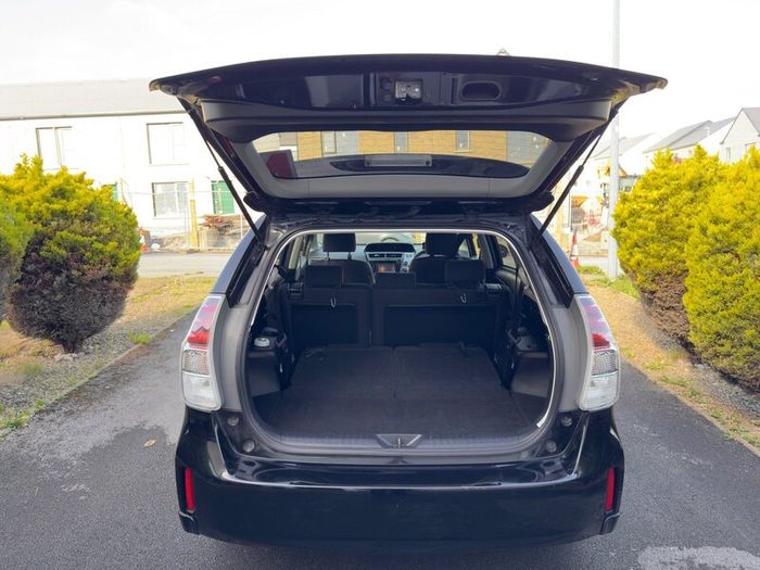 Toyota Prius Alpha 2015 7 Seater Auto Family Car