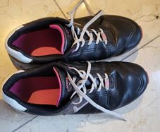 Ladies golf shoes