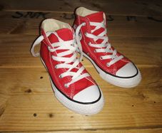 CONVERSE junior shoes size UK 11 Like NEW