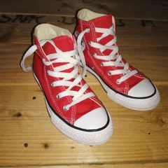 CONVERSE junior shoes size UK 11 Like NEW