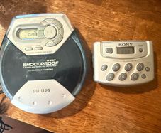 2 x walkman stereos