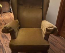 Orthopaedic chair, in very good condition.