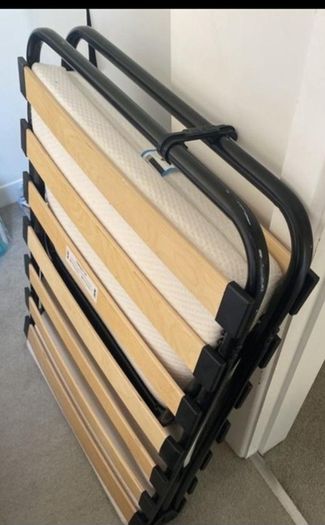 Single foldable bed