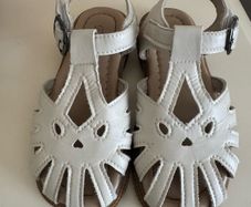 Girls sandals