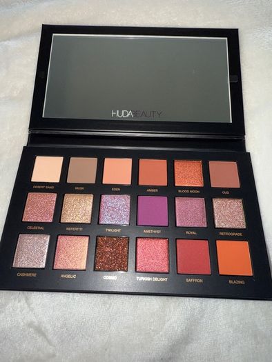 Huda Beauty Eyshadow Palette