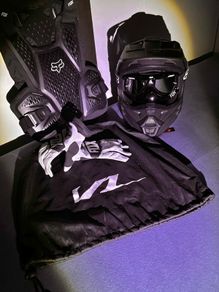 Fox v1 helmet and fox race frame impact