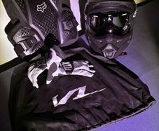 Fox v1 helmet and fox race frame impact
