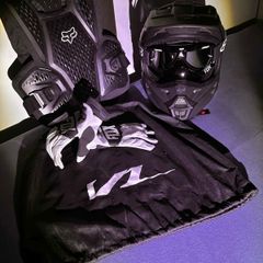 Fox v1 helmet and fox race frame impact