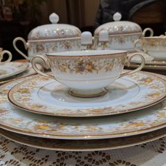 22 kt gold Noritake Ireland Fine Bone China Dinner Service 6 Place Settings