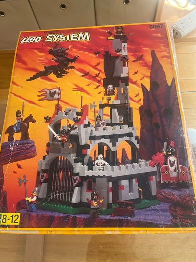 (Ultra Rare) Lego 6097 Night Lord's Castle - Complete Original Set