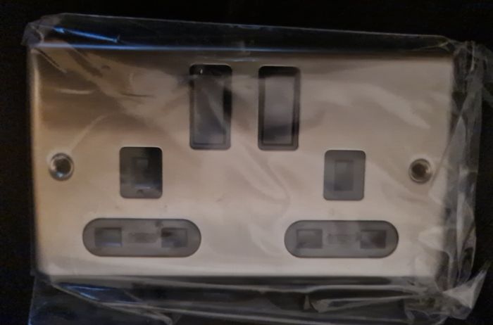 Double switch socket