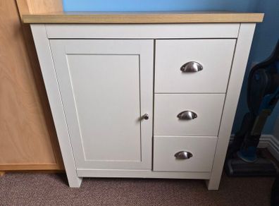 Storage cabinet