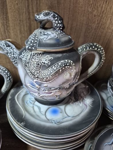 vase and tea set