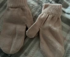 Child's new gloves 18/14 mths