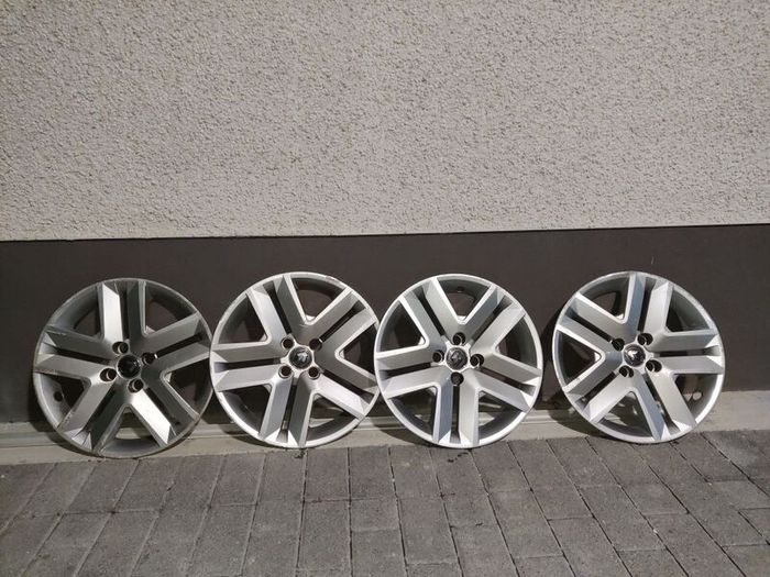 Renault Clio wheel hubs R16