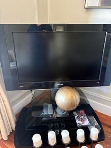 Philips tv includes stand