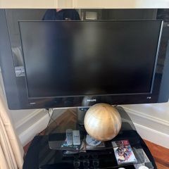 Philips tv includes stand