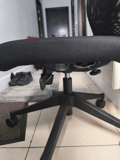 Ergonomic office Mesh Swivel Chair  Sandyford D18