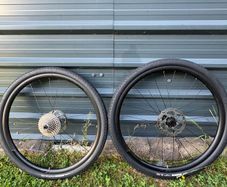 Road bike wheelset