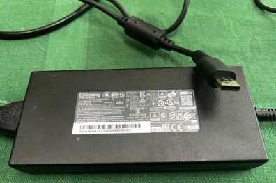 MSI GE76, GE66 Raider Leopard 20V 12A 240w Laptop Charger |