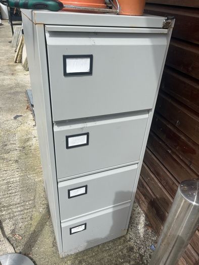 filing cabinets with keys