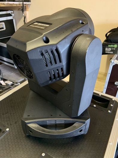 4 x JB Systems Challenger BSW moving lights with flight cases