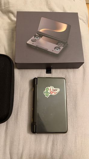 AYN Thor Max 16gb 512gb storage. Comes with items in the photos