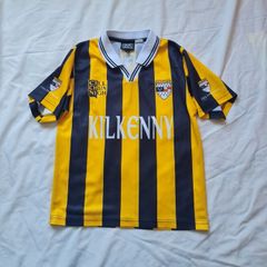 Signed kilkenny child's Jersey no clue what signatures on it in good condition
