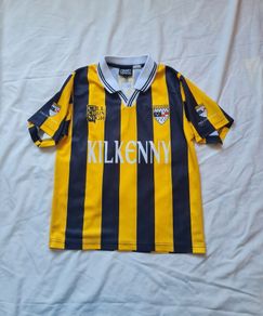 Signed kilkenny child's Jersey no clue what signatures on it in good condition