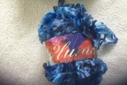 Elle Plune blue yarn