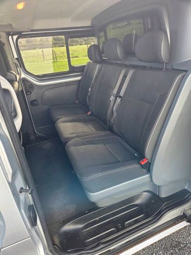 Renault trafic crew cab van