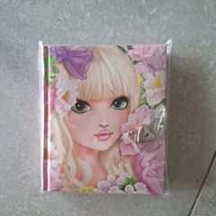 BNIP Top Model Diary witb Lock and Key