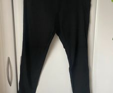bottoms nwt Victoria secrets pink black yoga bottoms with cut out detail small