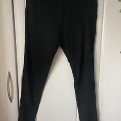 bottoms nwt Victoria secrets pink black yoga bottoms with cut out detail small