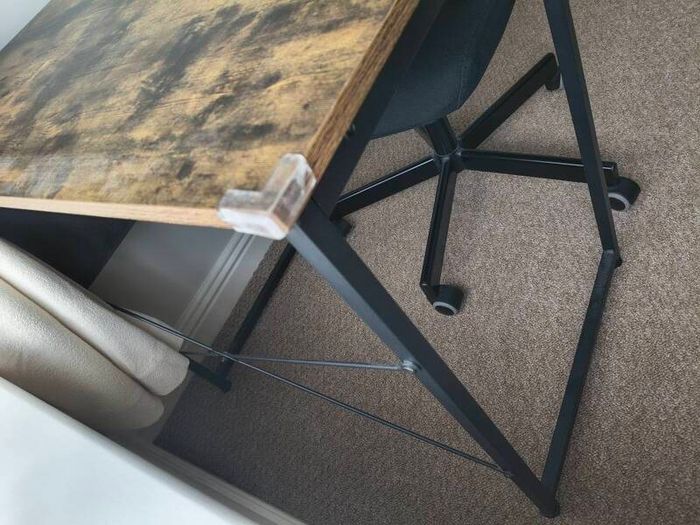 Office chair + desk