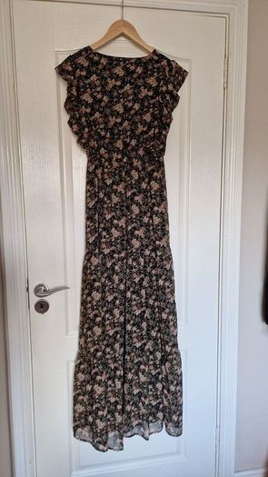 Beautiful ruffle dress 10uk
