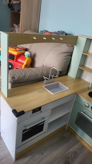 Pretend kitchen