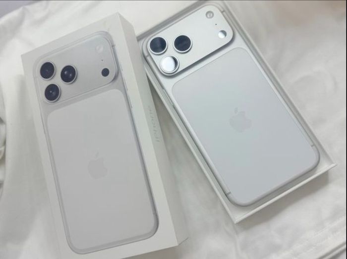 iPhone 17pro max like new condition