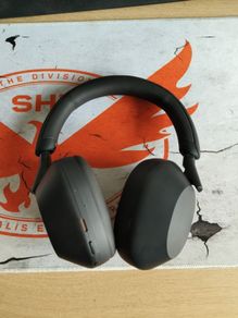 Sony noise-cancelling headphones WH-1000XM5
