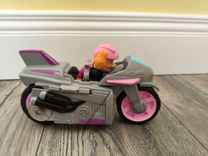 PAW Patrol: Moto Pups Skye's Deluxe Pull Back Motorcycle