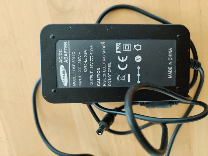 Samsung charger AC/DC adapter charger 14v 4.29A