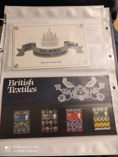 Stamp album UK's Presentation packs x 100