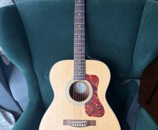 Guild OM 240E Electro Acoustic plus Hard Case Excellent Condition