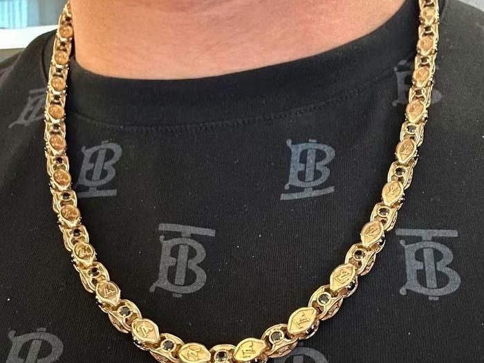 Gold chain LV