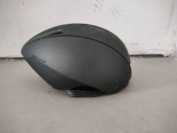 Aero bike helmet