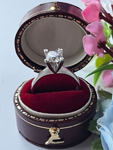 Sterling Silver Cathedral-Style Mounting Solitaire Cublic Zirconia Ring. Size N/O.