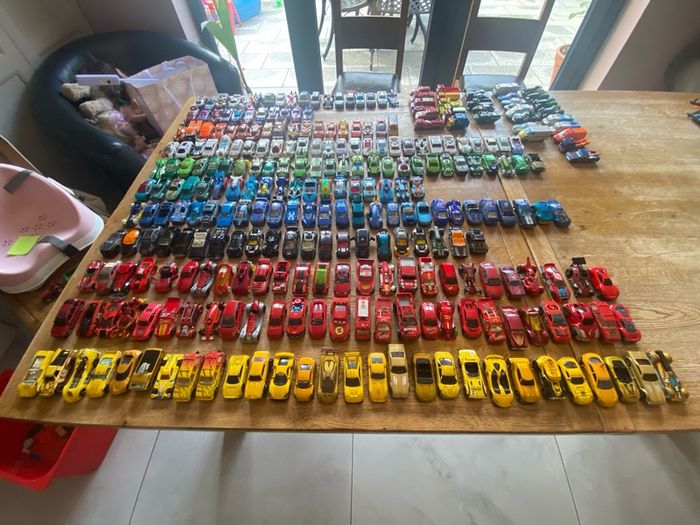 Mainly hotwheels 273 cars total.